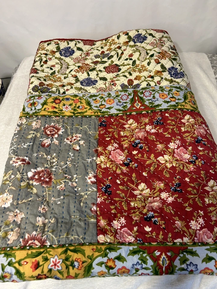 Edredón doble Noble Excellence con retazos florales falsos casa de campo Foto 2 de 4