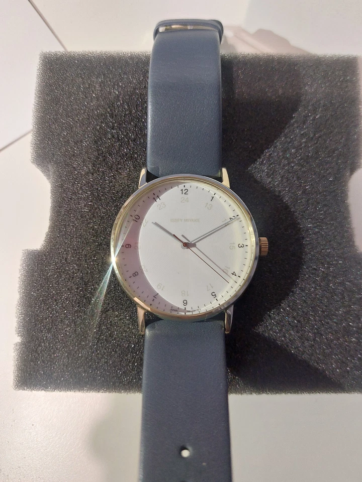 Reloj de pulsera ISSEY MIYAKE NYAJ706 F analógico Ichiro Iwasaki SEIKO para hombre diseñador japonés Foto 4 de 4