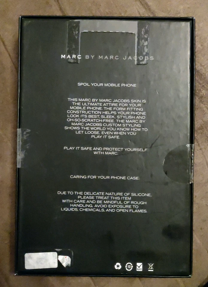 Funda de silicona para iPhone Marc By Marc Jacobs Bea Girl con casco se adapta a 5 y 5S Foto 2 de 2