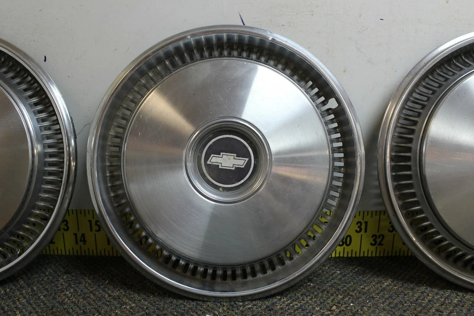 Juego de tapacubos de 14" cubiertas de rueda OEM 03997992 1973-74 Chevrolet Nova Camaro (1809) Foto 3 de 4