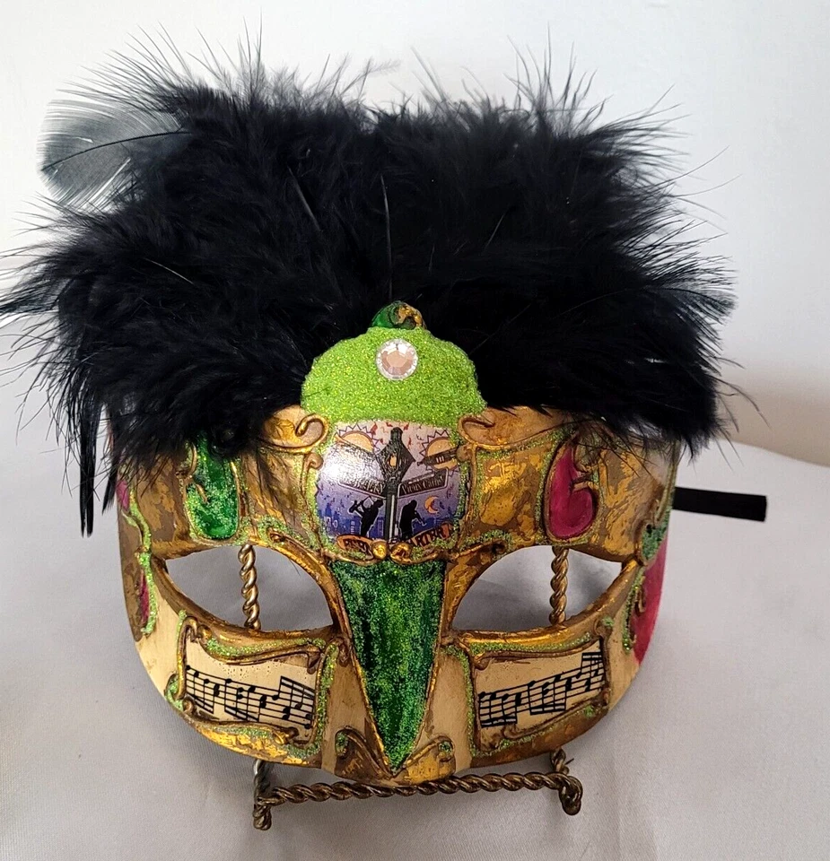 Máscara de baile estilo veneciano tono dorado Mardi Gras mascarada con plumas Foto 2 de 4