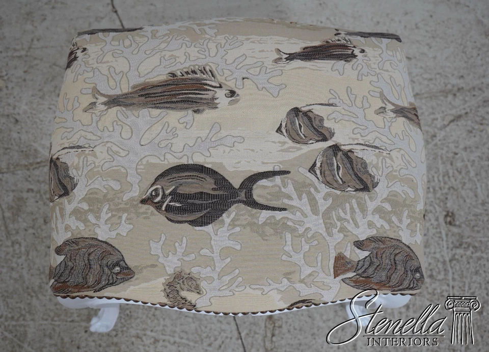66109EC: Taburete u otomano francés recién tapizado con estampado de peces Foto 3 de 4