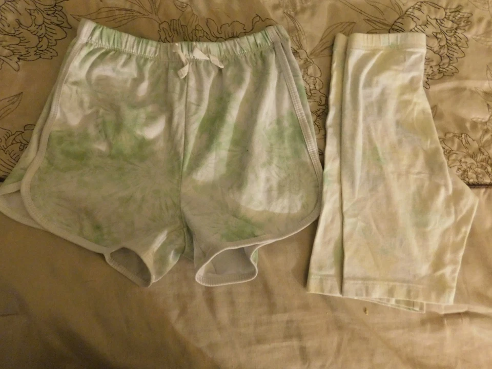 Small Lot 8-pc of girls tops & shorts size 10/12  4 tanks, 2 t-shirts, 2 shorts - Image 3 of 4