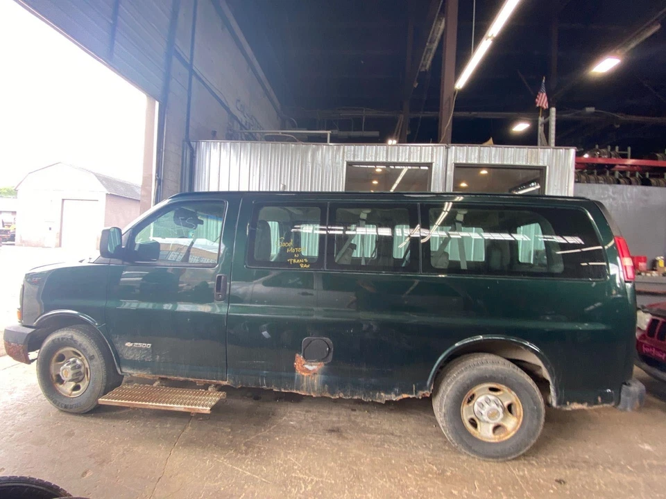 2003-2006 CHEVY EXPRESS 3500 Air Conditioning AC Compressor AC 6.0L - Image 4 of 4