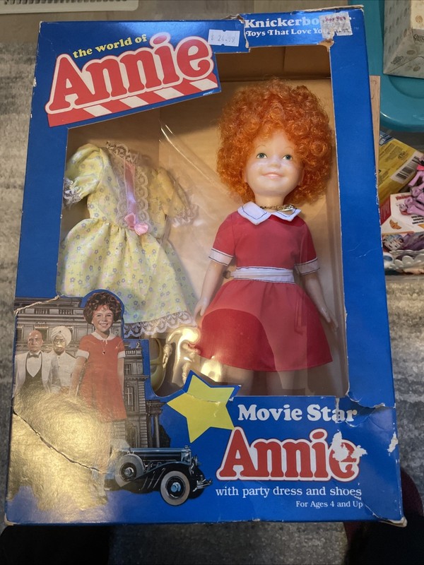 THE WORLD OF ANNIE 1982 MOVIE STAR ANNIE 11" DOLL UNUSED IN BOX KNICKERBOCKER