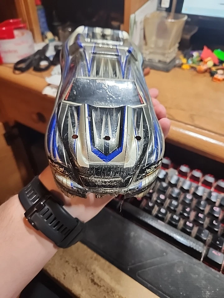 Traxxas 71076-3 1/16 VXL Brushless E-revo Blue Black Gray Body Only GUC - Image 4 of 4