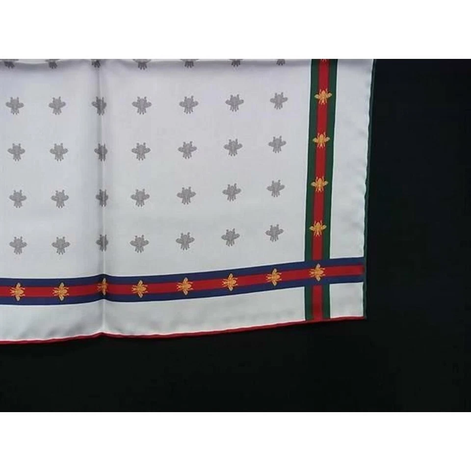 Gucci Seda 100 Abeja Bufanda Bolsillo Cuadrado Pañuelo Blanco Sin Usar Foto 4 de 4