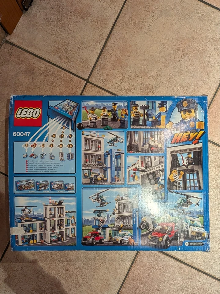 LEGO City 60047 Police Station, foto 2 di 2
