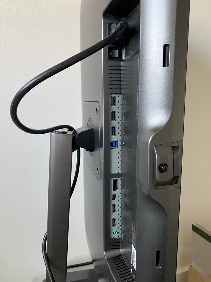 LG 31MU97-b ; 4K UHD Monitor für Professionelle Anwendungen - Bild 4 von 4