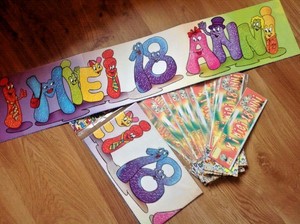 2 Striscioni 12 Blocchi Di Inviti Biglietti Auguri 18 Anni Stock X Chiusura Ebay