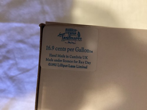 Lilliput Lane - 16.9 Cents Per Gallon - Mint in its original box with a deed. - Picture 9 of 15