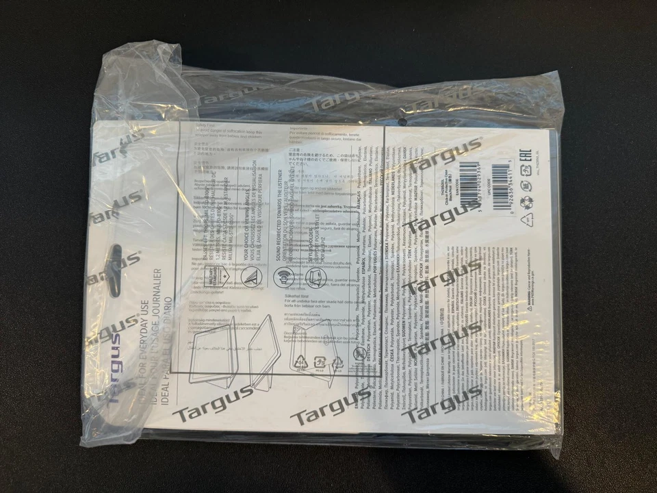 NEW Targus Click-In Case for iPad 9th 8th 7th gen 10.2-inch iPad Air 10.5-inch - Image 2 of 4