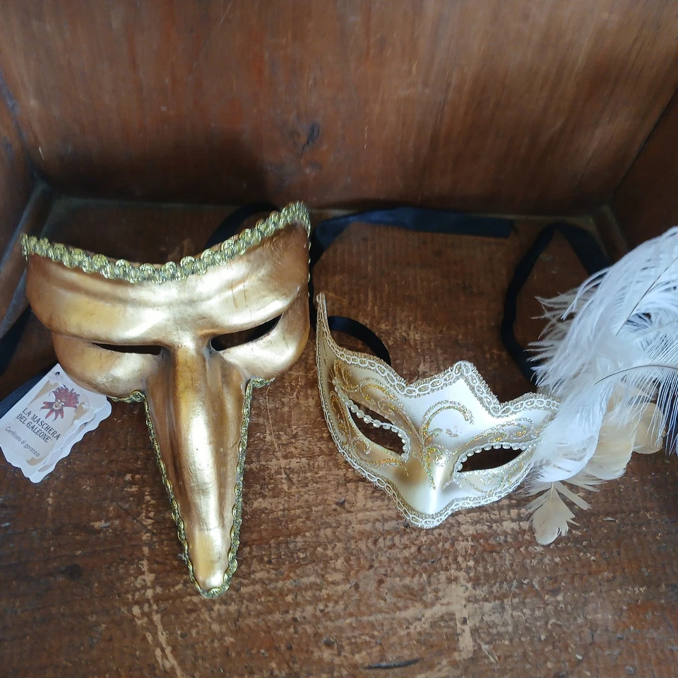  PIER 1 IMPORTACIONES 2 MÁSCARAS DE MASCARADA PINTADAS A MANO ORO HECHAS EN ITALIA Y2K LEER  Foto 4 de 4