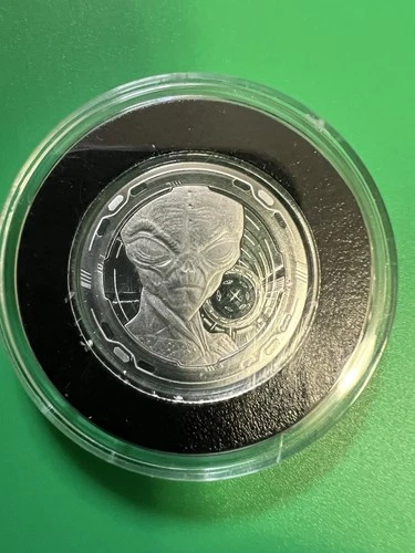 1/2 Troy oz .999 Fine Silver Alien Design Round