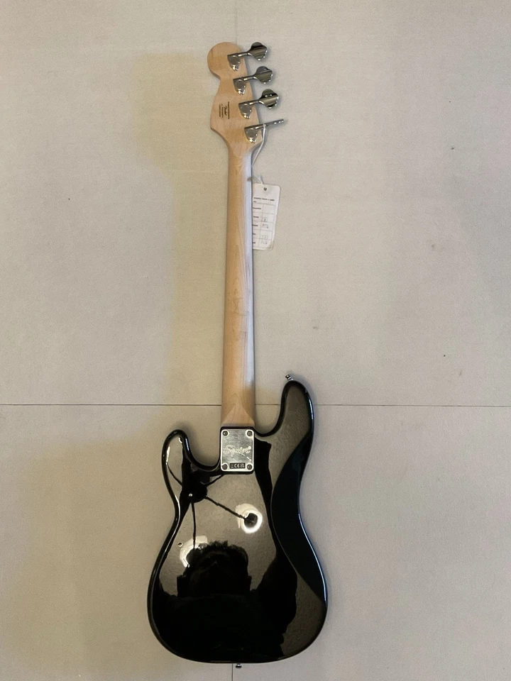 Squier By Fender Mini Precision Short Scale 4 String Base Electric Guitar Black - Image 4 of 4