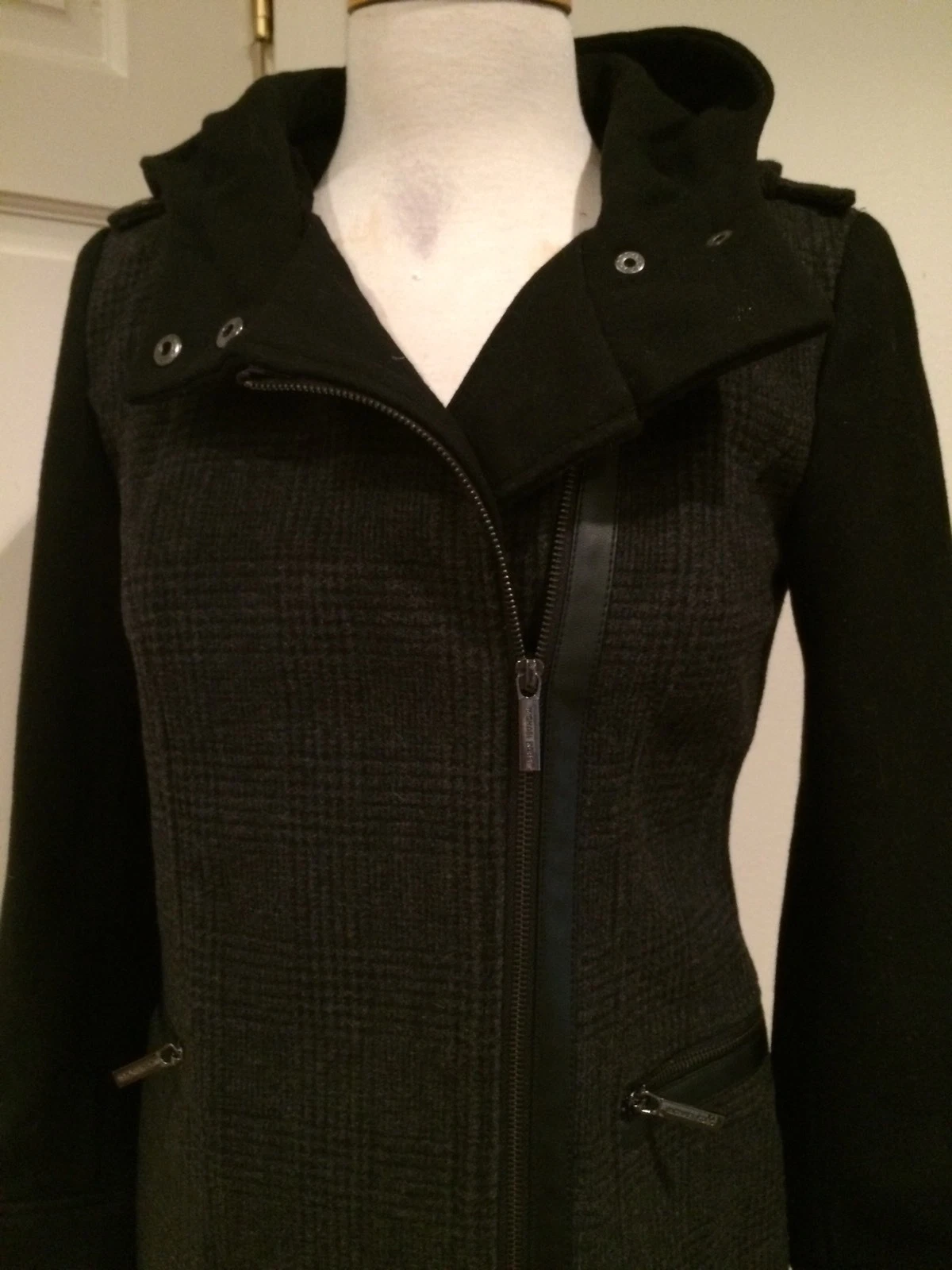 Cappotto asimmetrico Michael Kors zip misto lana trench cappuccio nero grigio 2P nuovo con etichette $360