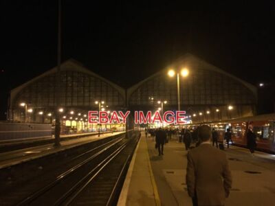 FOTO SPÄTE NACHT ANKUNFT IN BRIGHTON ZU SPAZIEREN VOM ENDE EINES LANGEN 12 BUSSWAGENS