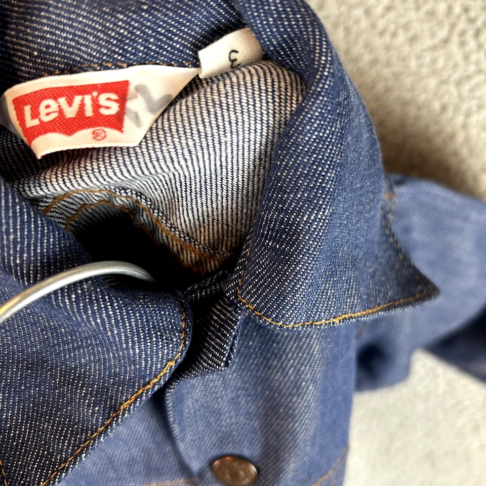 Chaqueta de mezclilla bordada Levi's vintage de los años 70 para niños pequeños talla 3 Foto 3 de 3