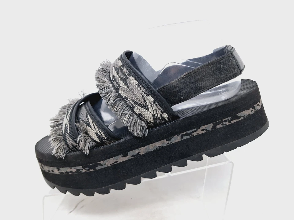 Sandalias Teva para mujer plataforma con flecos Ceres de forma plana negras talla 10 Foto 2 de 4