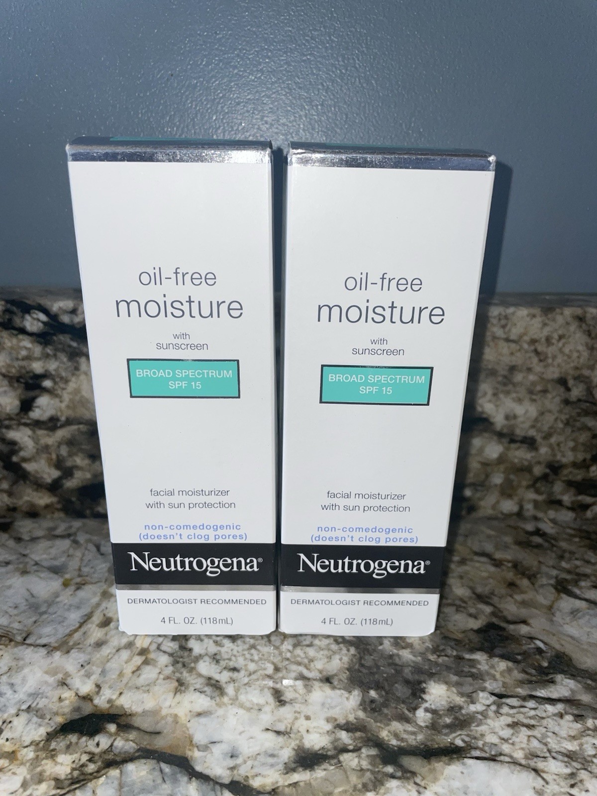 Lot of 2 Neutrogena Oil Free Moisture With Sunscreen SPF 15 EXP 05/25 USA MADE