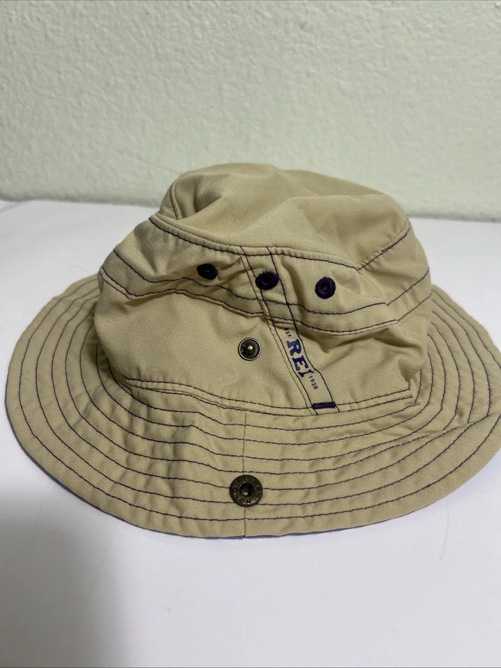 Sombrero cubo REI para niño pequeño talla 12-24 meses barbijo beige  Foto 3 de 4