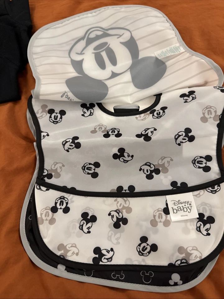 Paquete de 3 baberos Mickey Mouse Disney Junior para niños pequeños Foto 2 de 4