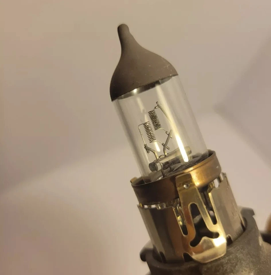 (2) Base de bombilla de faro GE Lighting H13 Foto 3 de 4