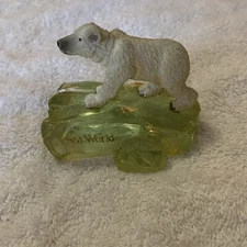 Sea world Polar Bear Figurine 3” X 3 1/3” Green Resin Base
