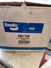 OEM ORIGINAL NEW Bendix Dual Circle Foot Air Brake Valve 286774N ( B2-3E)
