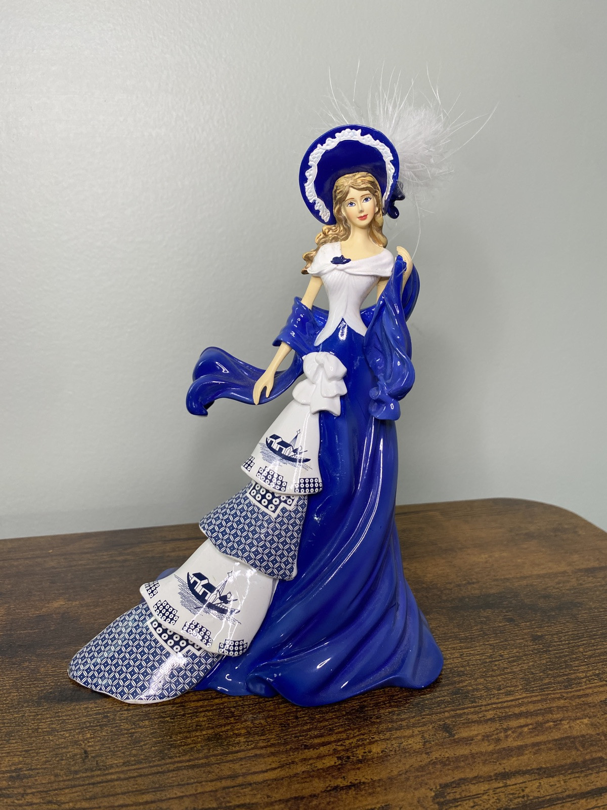 Hamilton Collection Blue Willow Lady Collection Miranda Figuine Limited Edition