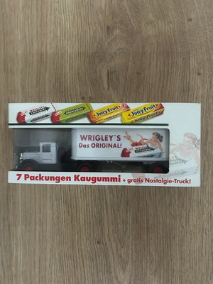  2x Wrigley's Kaugummi Werbetrucks.... Nostalgie Truck in   Farbe Grün und Weiß