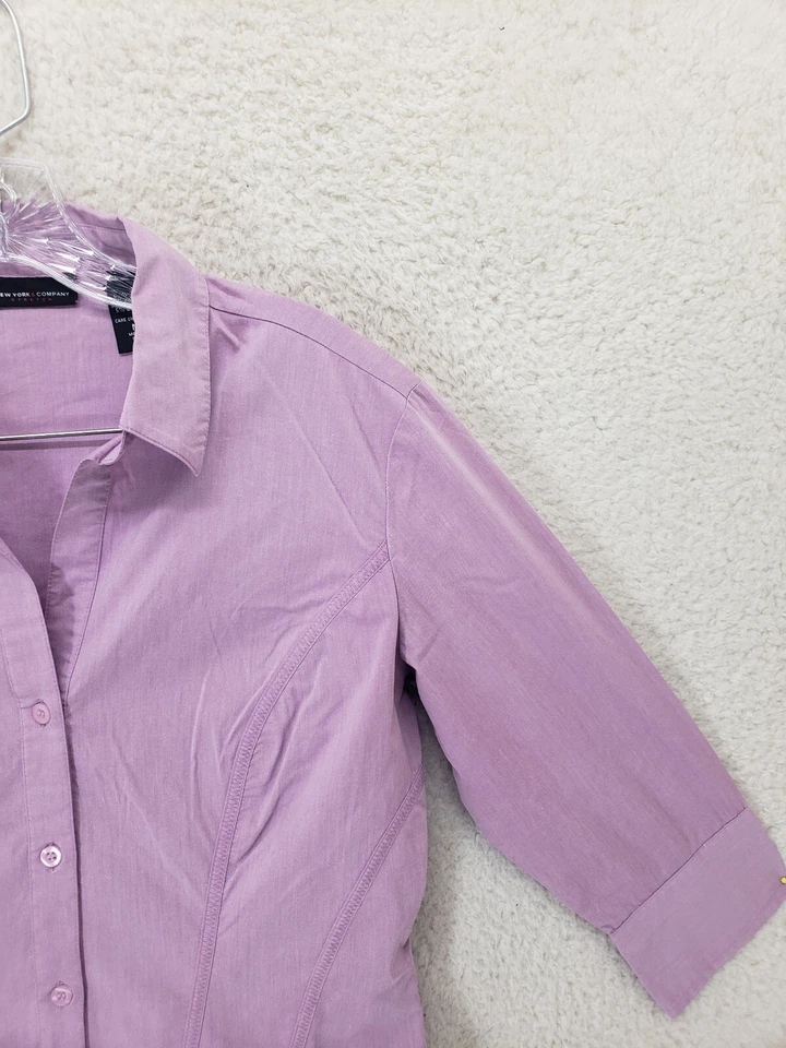 Camisa feminina New York Company top média roxa mistura de algodão manga 3/4 com botões - Imagem 3 de 4