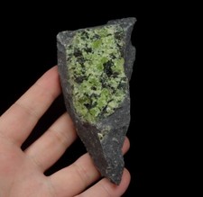 OLIVINA - PERIDOTO FORSTERITA xenolita en basalto -- REP. CHECA Smrčí /pi688