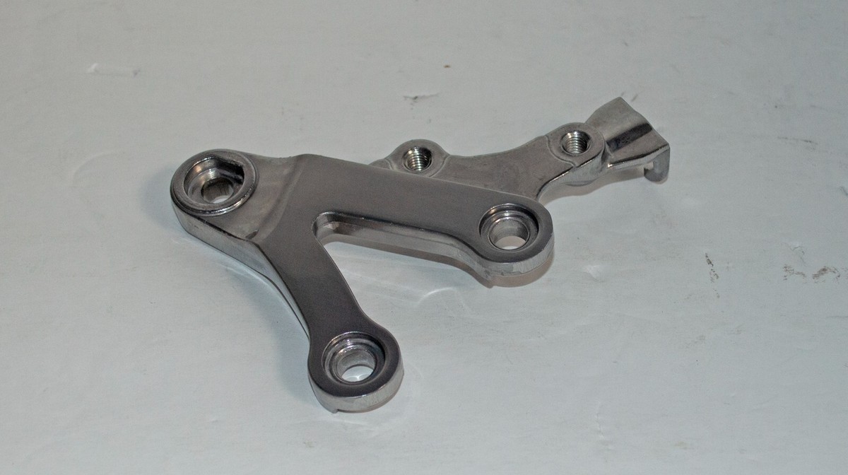 Kawasaki FRONT RIGHT FOOT PEG MOUNT ZX-6R ZX-9R ZZR600 35011 Kawasaki FRONT RIGHT FOOT PEG MOUNT ZX-6R ZX-9R ZZR600 35011