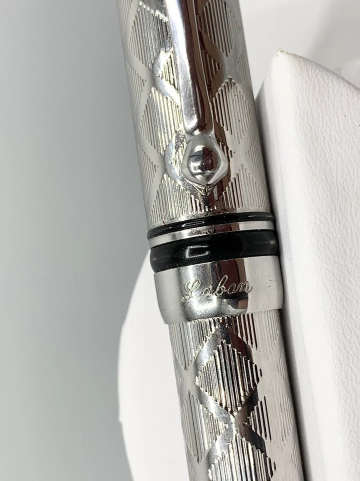 Bolígrafo Laban plateado y negro Foto 2 de 4