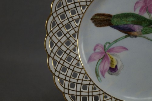 Carl Tielsch Hand Painted Hummingbird & Flowers Reticulated 8 1/2 Inch Plate - Picture 7 of 10