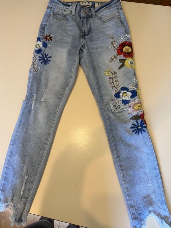 Indigo Rein Floral Boho Embroidered Cropped Ankle Jeans Distressed Denim Size 1