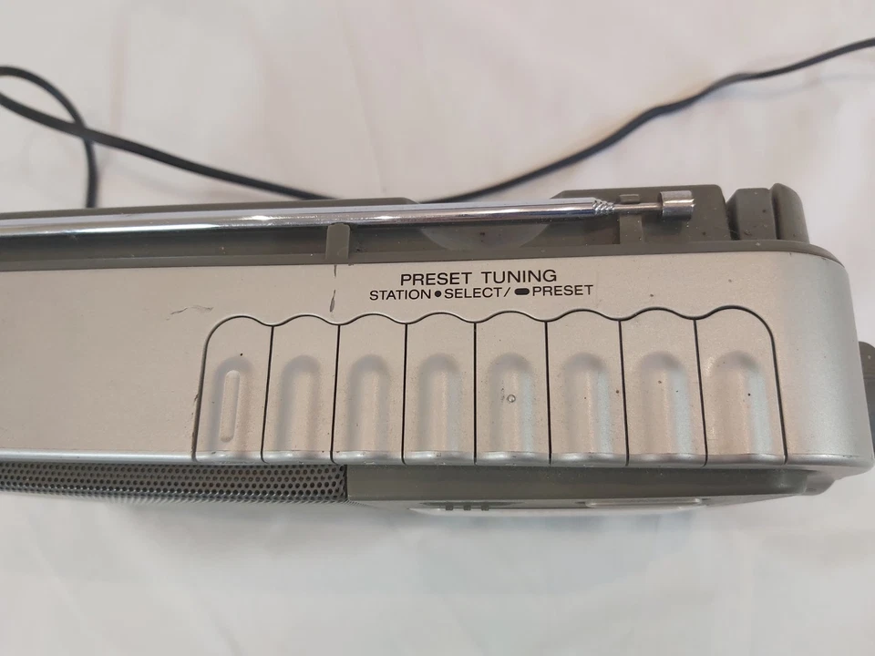 SONY ICF-M770L Portable Radio FM AM LW Digital Tuning 28 Presets Grey/Silver - Image 4 of 4