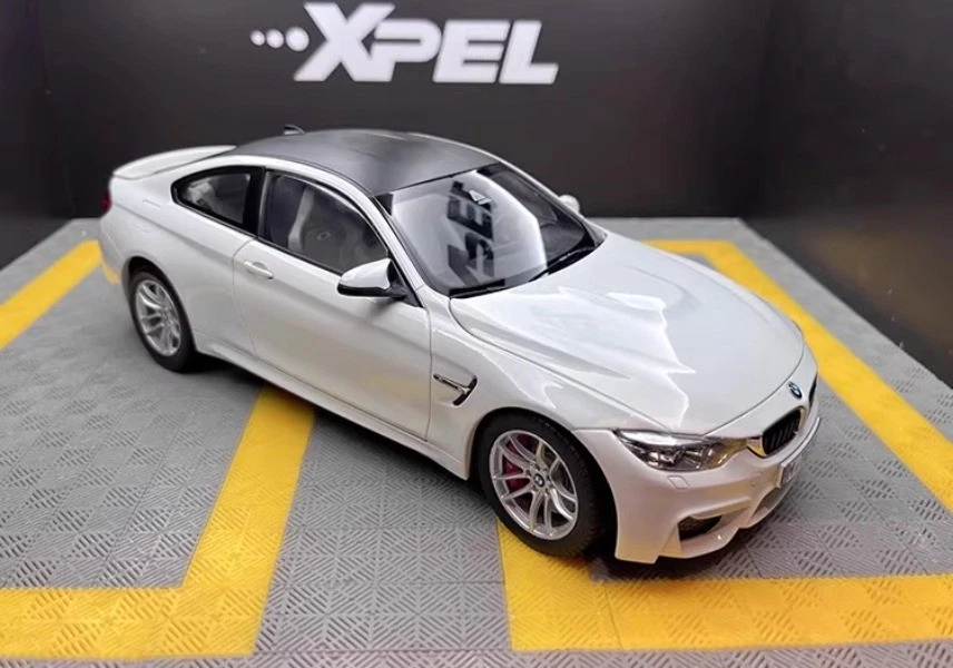 Paragon 1:18 BMW M4 F82 BMW Alloy Fully Open Car Model Collection Gift - Image 4 of 4