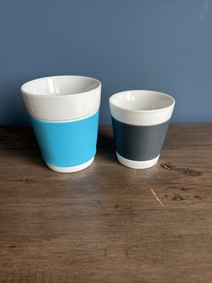 2 x Bodum Weiß Porzellan Kaffeetasse Blau & Grau Silikon Gummierter Griff Tassen  