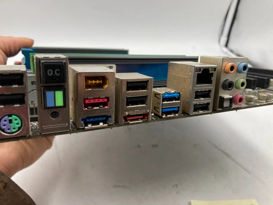 Gigabyte GA-X79-UD5 Intel X79 LGA 2011 DDR SATA i7-3930K 3.2GHz 16GB TAM DDR3 - Image 2 of 4