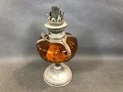 Ancienne lampe à pétrole pied en étain vintage bol en verre orange - Photo 1/4