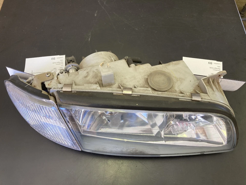 Faro lateral derecho Mazda Millennia 1997-2000 con lámpara marcadora Foto 4 de 4