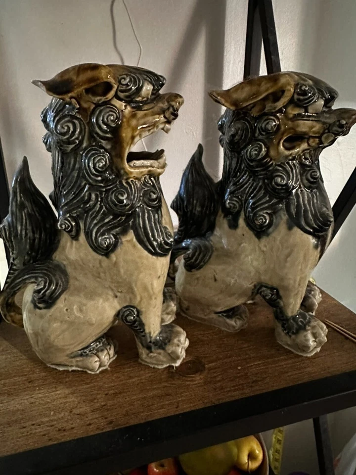 Antique Chinese Foo Dogs Guardian Lions Porcelain Qing Dynasty Pair - Image 3 of 4