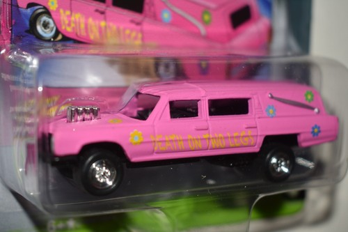 JOHNNY LIGHTNING STREET FREAKS DEMOLITION DERBY CUSTOM HAULIN HEARSE - Picture 3 of 9