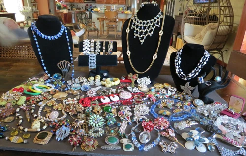 Huge Vtg 160 + Jewelry Lot 10 Gold Ring Regency Caviness Germany Weiss Juliana