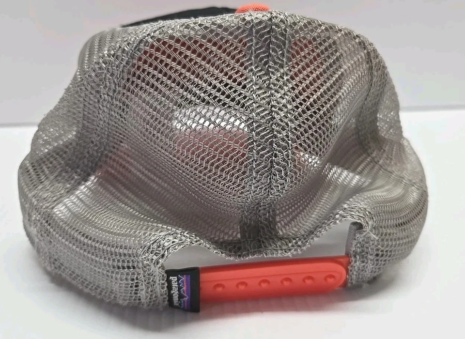 巴塔哥尼亚女式帽子粉彩 P-6 标签网眼卡车司机黑色和橙色 — 第 3/4 张图片