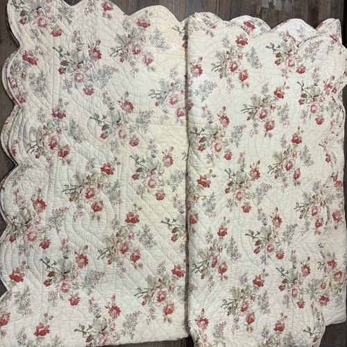 The Company Store Vintage Pink Floral King Or Queen Scalloped Quilt 92X96