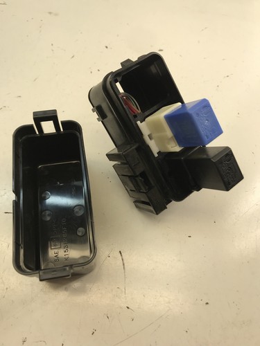 2014-2016 INFINITI Q50 3.0T OEM FRONT ENGINE BAY FUSE BOX 31K