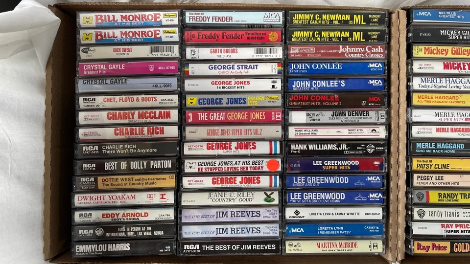 61 Country Music Cassette Tapes Cash Haggard Willie Waylon Cline NOT TESTED Foto 2 de 3